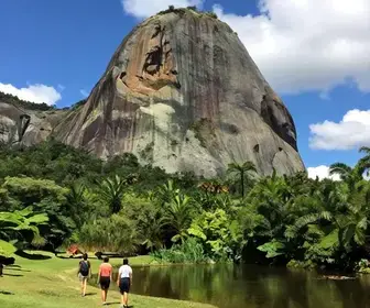 Descubra a Pedra Caída em Carolina: Um Passeio Imperdível no Maranhão Descubra a Pedra Caída em Carolina: Um Passeio Imperdível no Maranhão