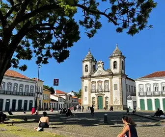 Descubra a Praça da Matriz em Alcântara: História e Beleza