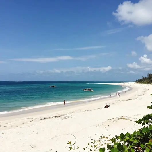 Descubra a Praia do Araçagy